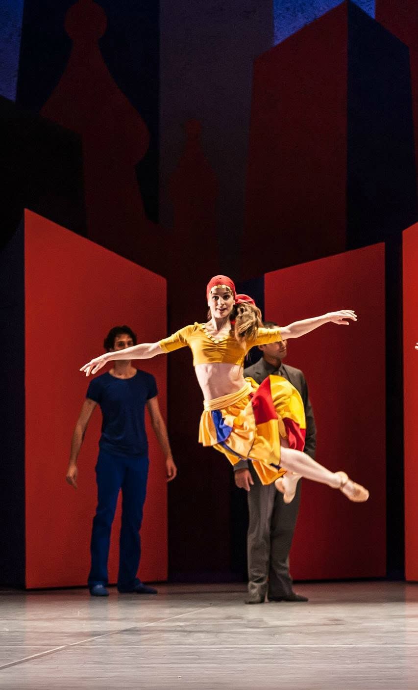 Karine Andrei-Sutter dans « Petruschka »